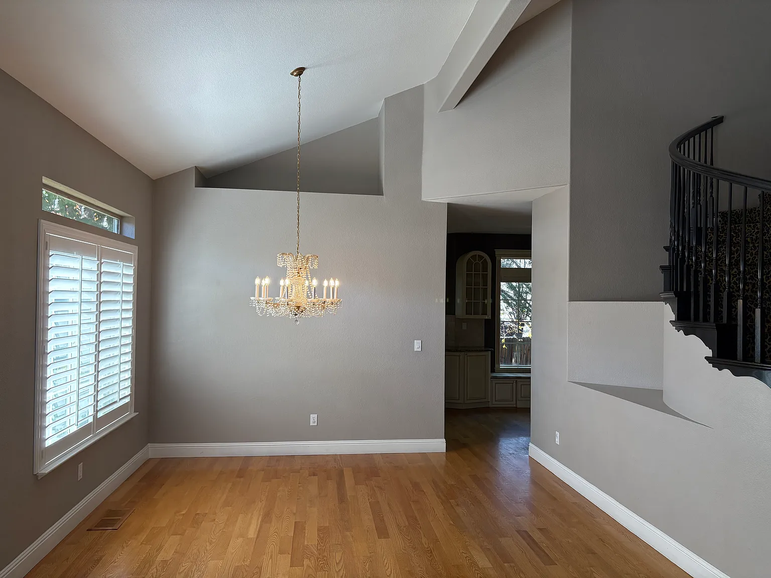 4 bed, 2388 sqft, $4,500 — Photo 4