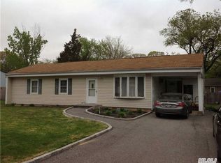 17 Charles St, Selden, NY 11784
