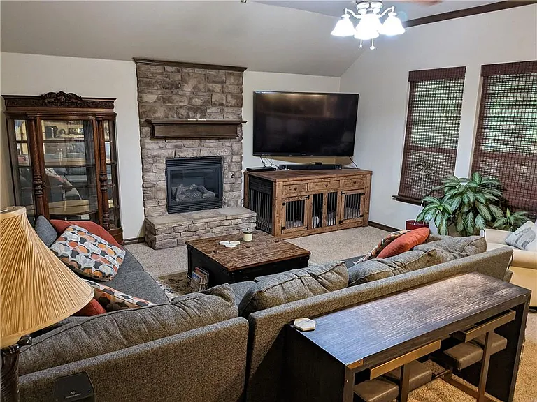 2508 Black Oaks Cir — Photo 6