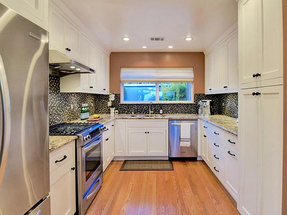 5th image of 421 Hillcrest Dr