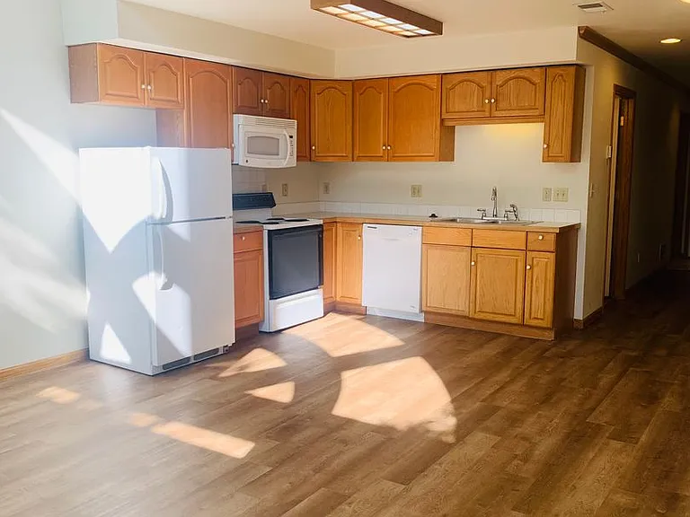 816 S College Ave — Photo 1
