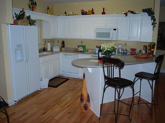4th image of 92 Gleneagle Ct Unit 301