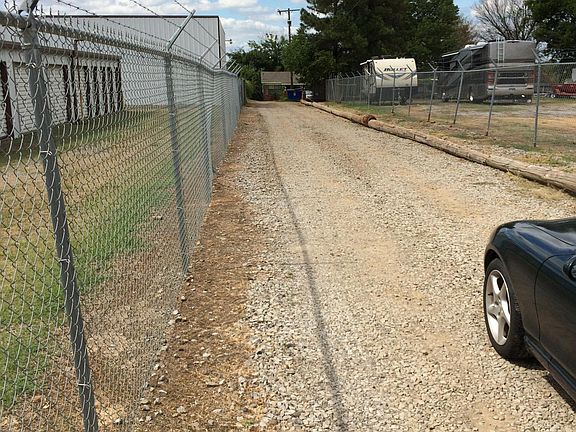 Lane is 250' long so no traffic noise.