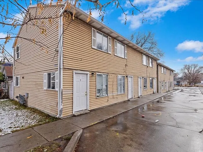 1211 W Iola Ave #6 — Photo 4