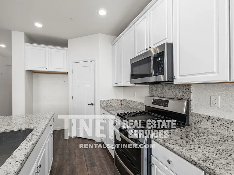 8082 Avanti Dr — Photo 18