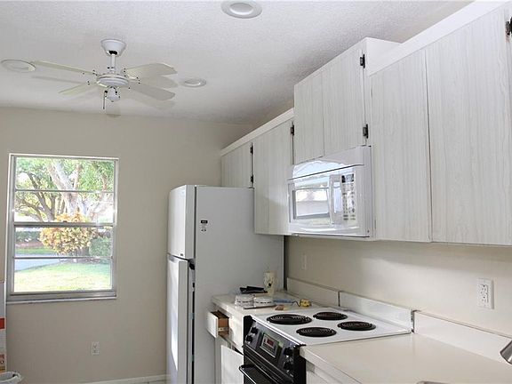 4th image of 761 Village Cir #127