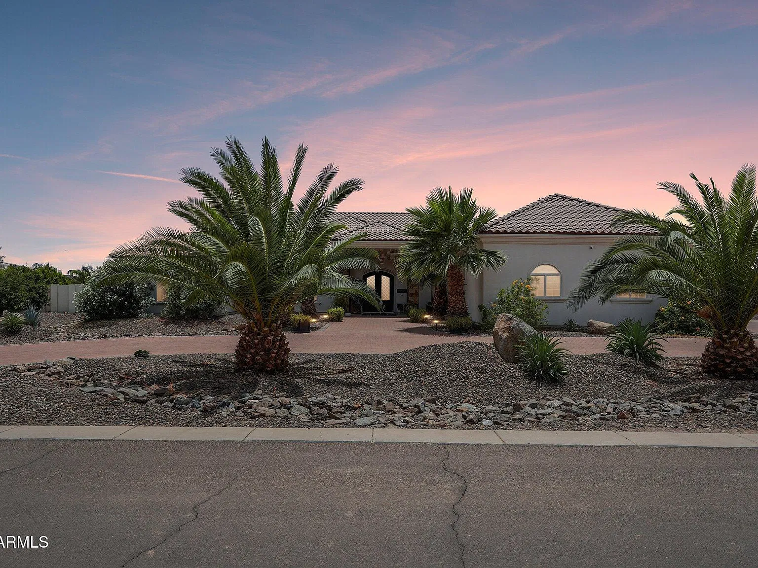 4 bed, 4.5 bath, 5639 sqft, $7,500 — Photo 1