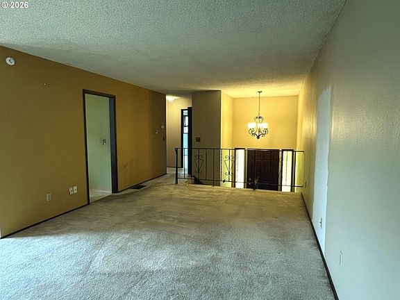 4th image of 14807 NE Siskiyou Ct