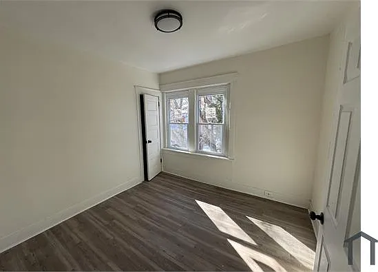 115 E 21st St — Photo 16