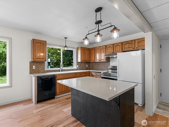 4th image of 22288 NE Woodinville Duval Road