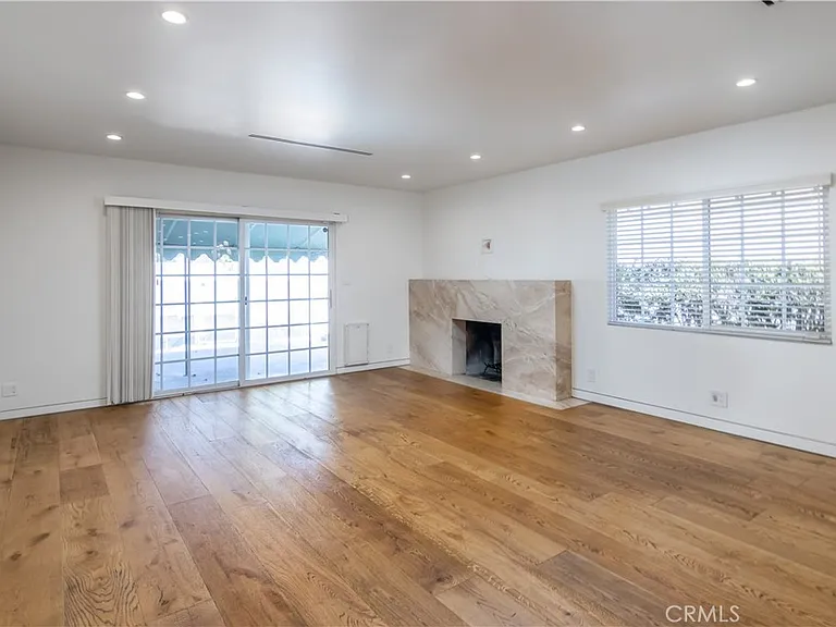 15439 Vose St #15439 — Photo 11