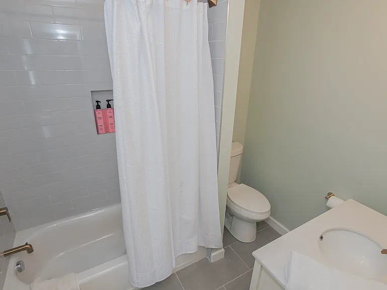 229 N Derby Ave #2 — Photo 40