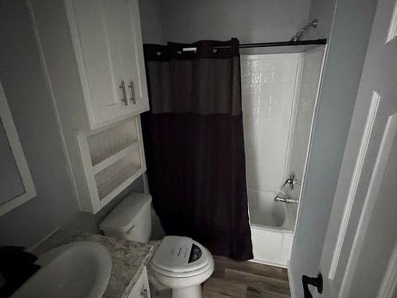 2nd image of 410 W Hickory Ave