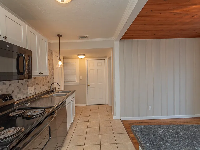 1110 Murphy St — Photo 16