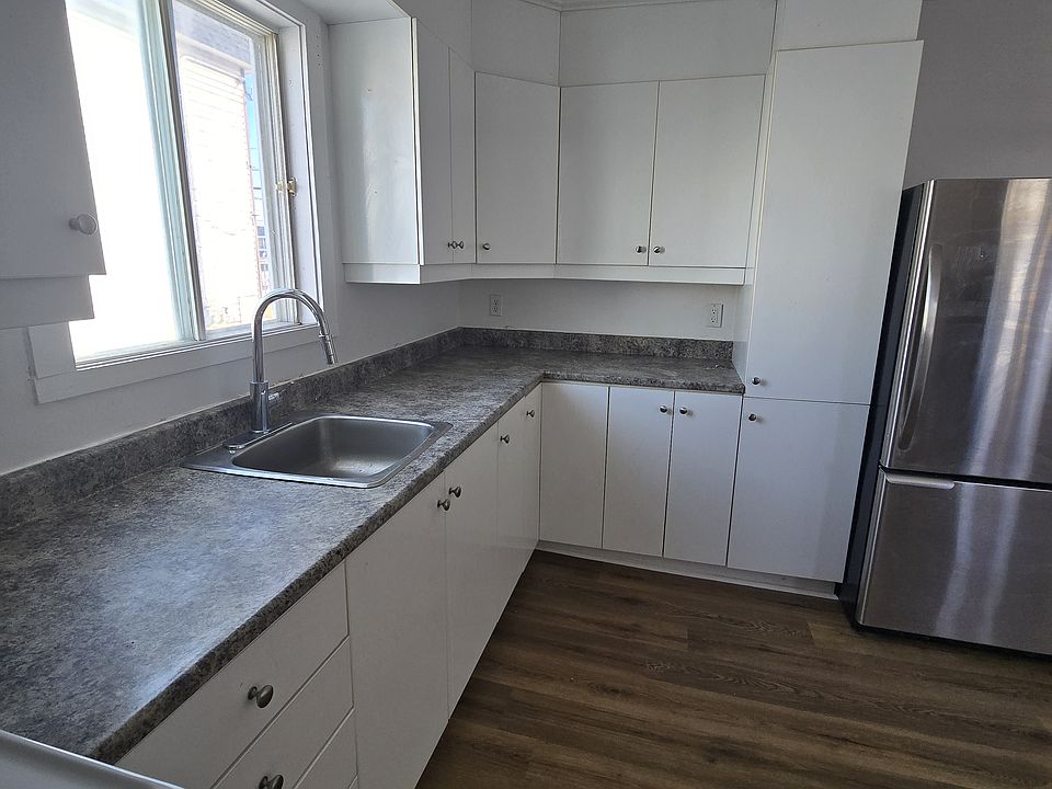 1st image of 256 Hamilton St