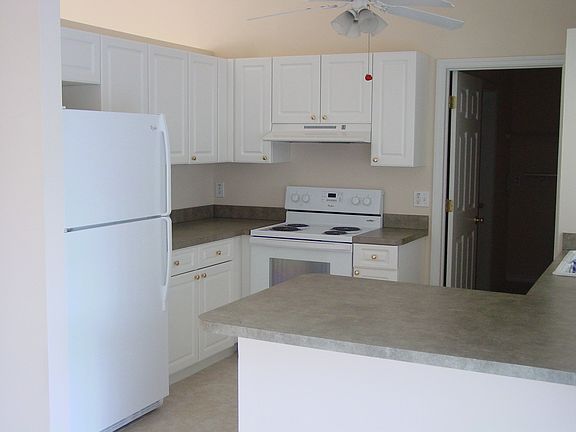 3rd image of 844 Charles Ave