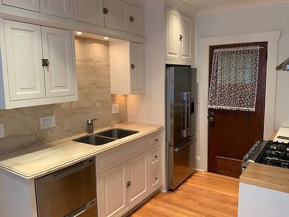 3rd image of 2205 N Farwell Ave APT 6