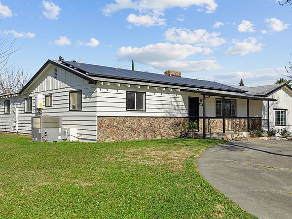 2nd image of 488 Chestnut St