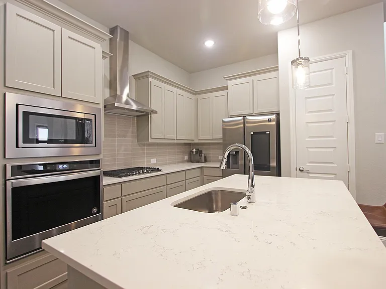 4127 Runway Mews — Photo 4