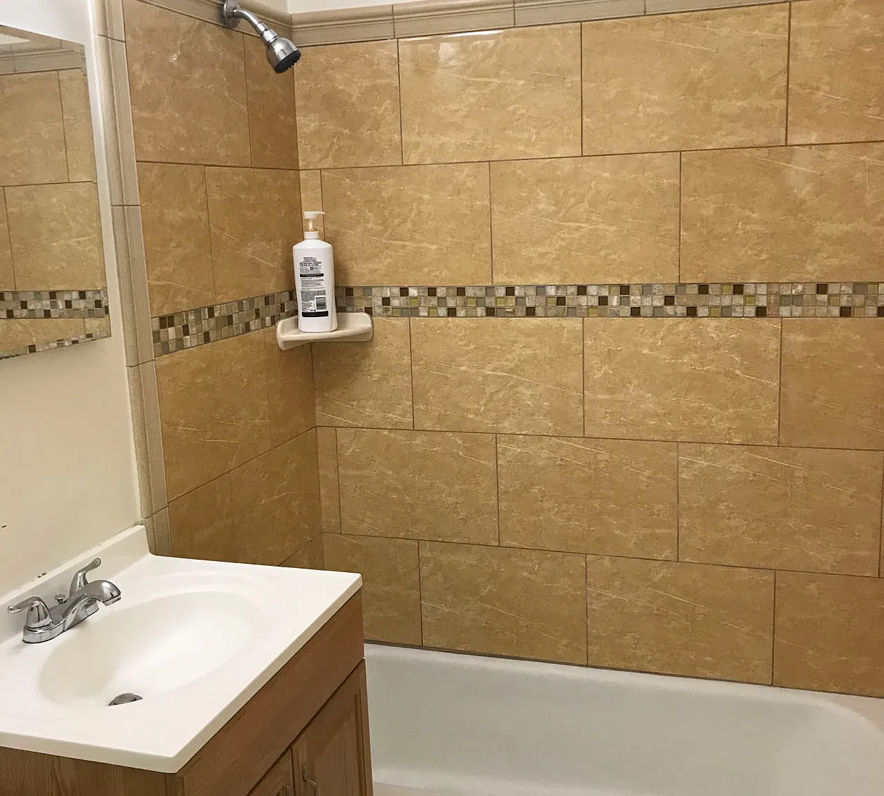 5 bed, 2200 sqft, $750 — Photo 1