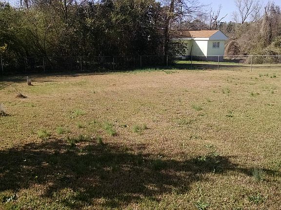 3rd image of 3620 Rocky Dr