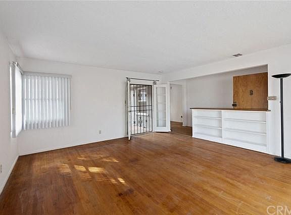 4th image of 2939 S Kerckhoff Ave