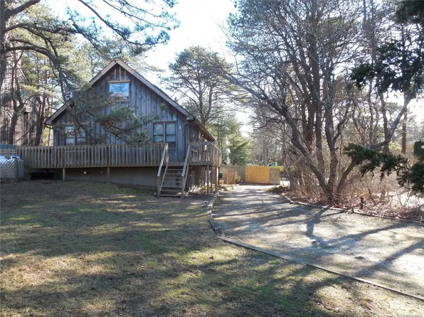 9 Old North Highway, Hampton Bays, NY 11946