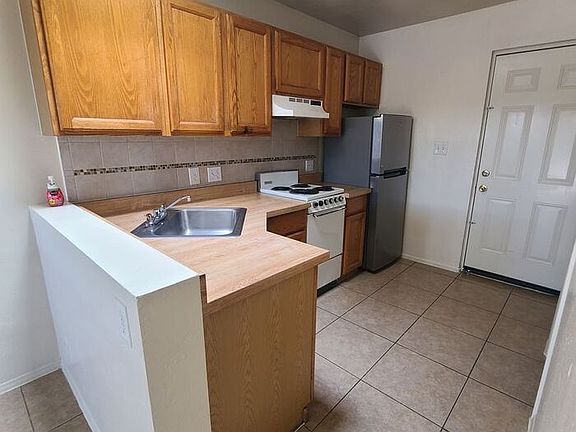 3rd image of 4350 E Fairmount St APT 4B