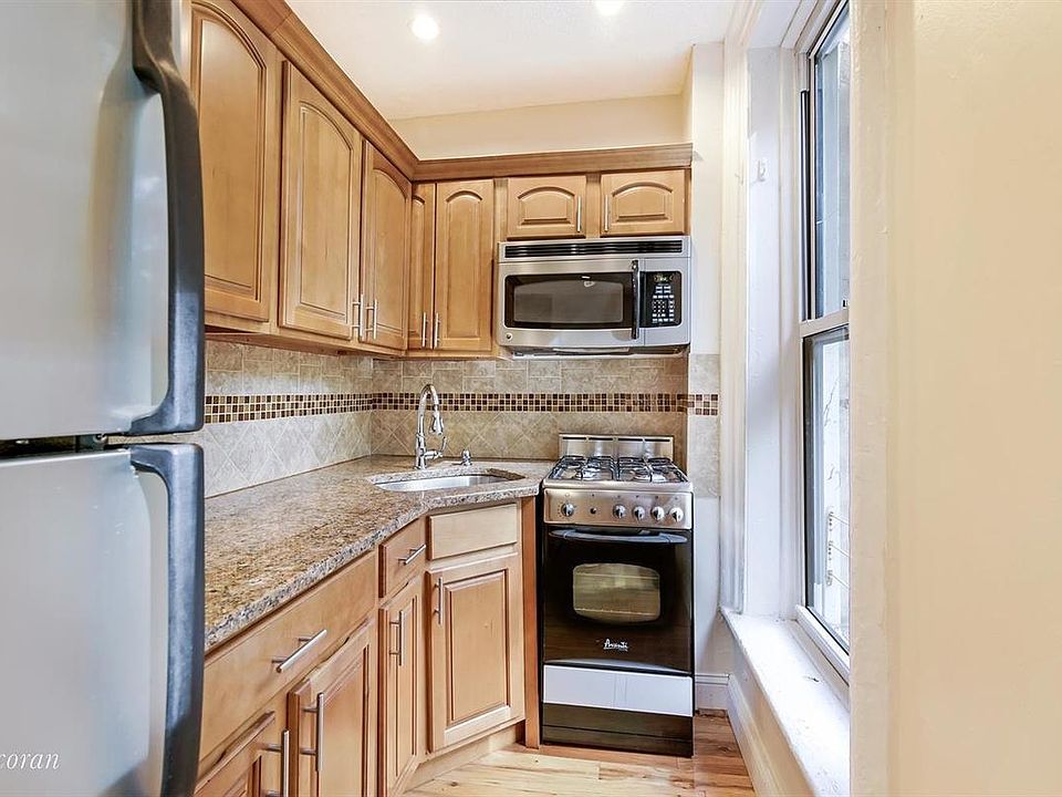 2nd image of 425 Clermont Ave APT 2