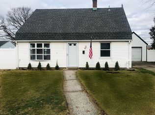 41 Morning Glory Rd, Levittown, NY 11756