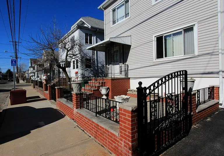 122 Willis Ave #A — Photo 18