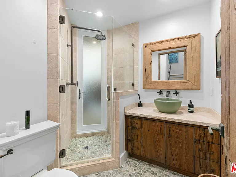 24920 Malibu Rd — Photo 32