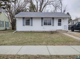 747 Mellette Ave SW, Huron, SD 57350