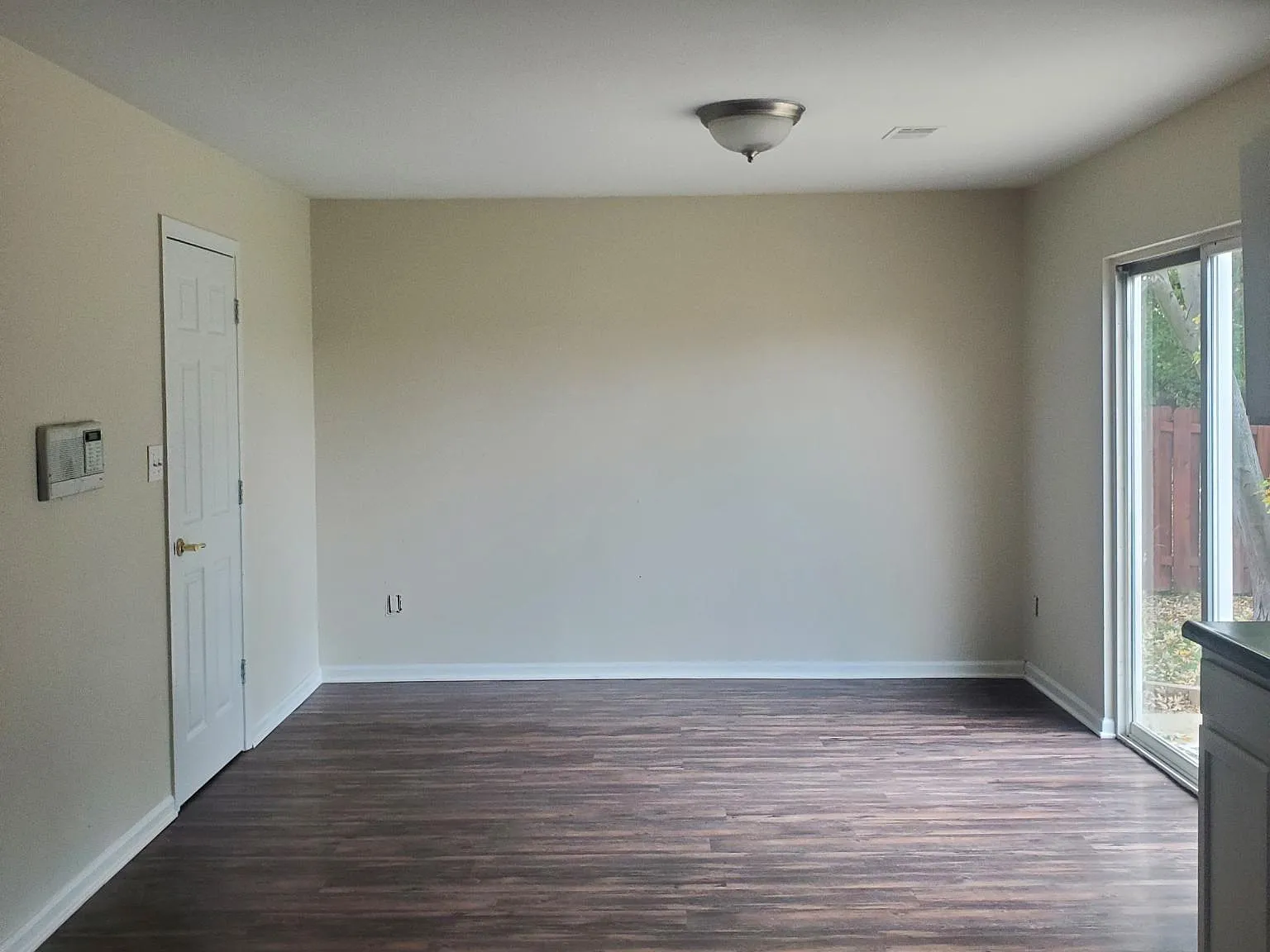 4 bed, 2.5 bath, 2656 sqft, $2,000 — Photo 4