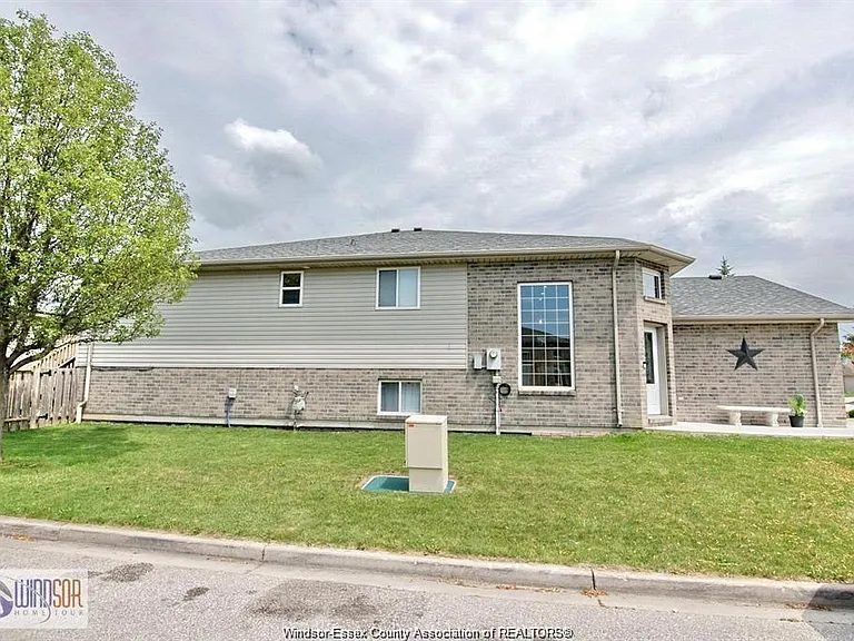 1526 Highnoon Dr — Photo 3