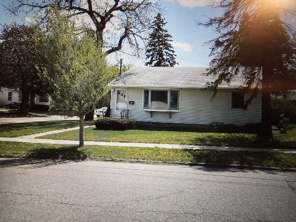 1st image of 806 5th St NW