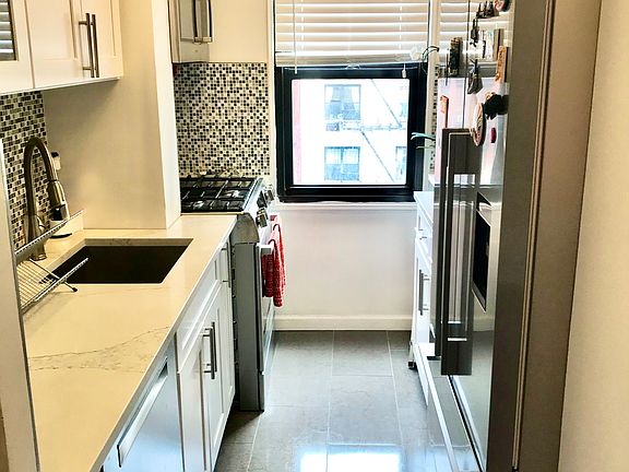 5th image of 240 E 76th St APT 7F