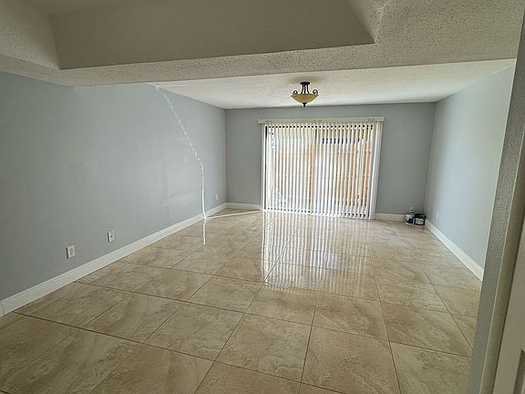 5th image of 7517 Camarina Calle