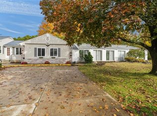 2 Oak Grove Blvd, North Providence, RI 02911