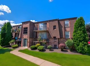 Regency Court, Orchard Park, NY 14127