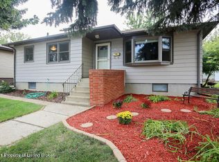 821 3rd Ave W, Dickinson, ND 58601