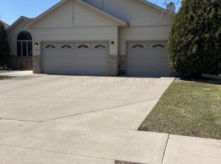 2821 32nd St S, Fargo, ND 58103