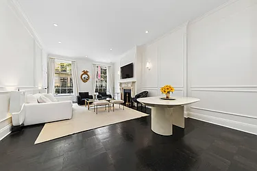 25 East 69th Street, #2A