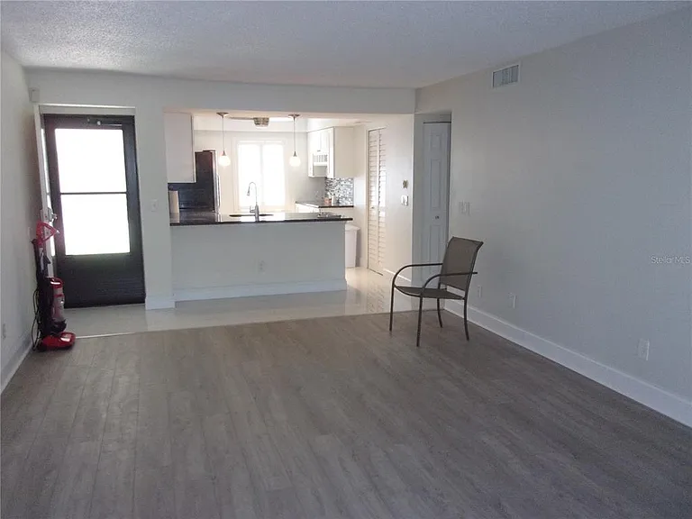 132 E Cypress Ct — Photo 8