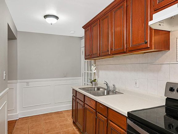 5th image of 2507 Lyndale Ave S