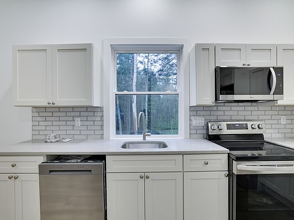 3rd image of 127 Evergreen Ln #3