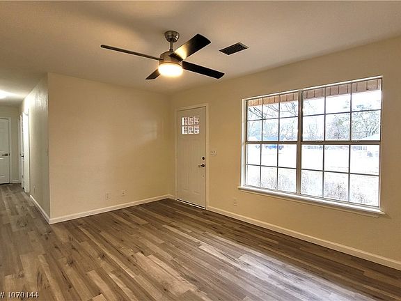 3rd image of 793 Jenny Ln