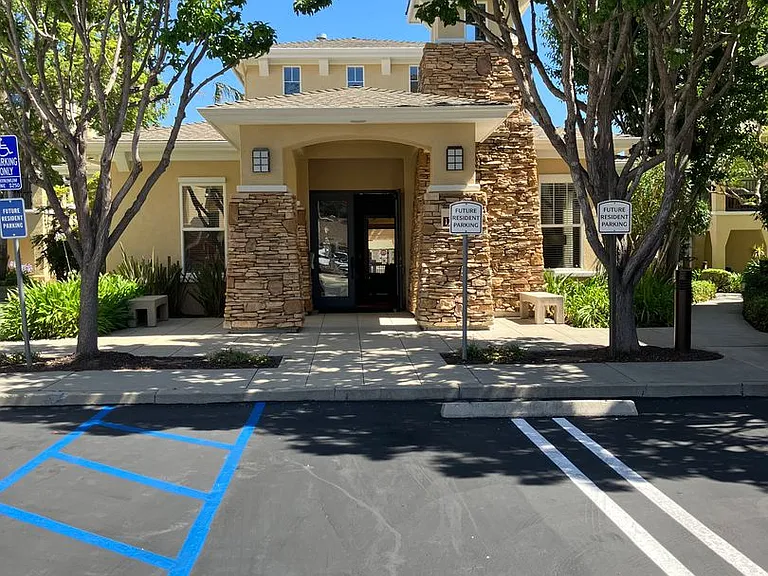 de Tolosa Ranch Apartments — Photo 95