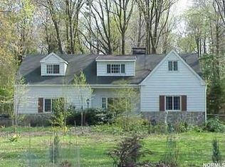 29450 N Hilltop Rd, Chagrin Falls, OH 44022