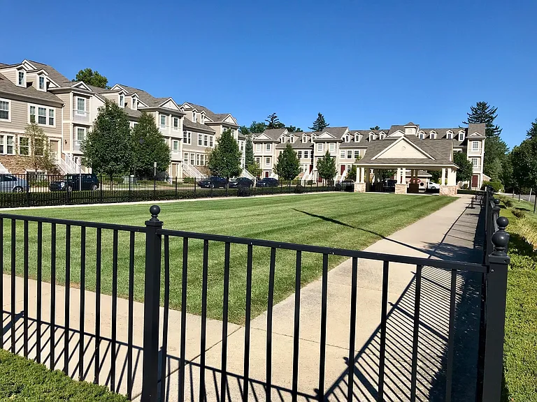 1089 Foxboro #29 — Photo 4